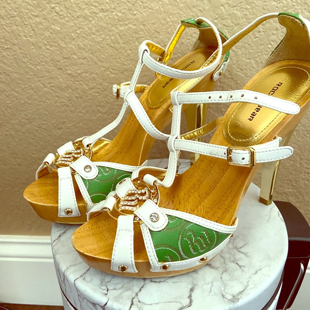 Cute, sexy, double buckle gold accents